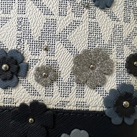 Michael kors Emmy cross body bag with matching wallet - Picture 11 of 11